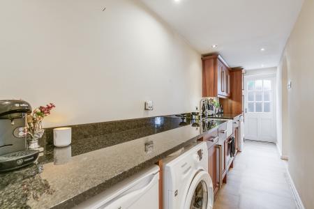 5 bedroom Detached house for sale in Parkstone Close, Bedford, MK41