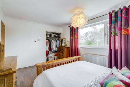 5 bedroom Detached house for sale in Parkstone Close, Bedford, MK41