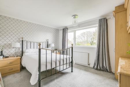 5 bedroom Detached house for sale in Parkstone Close, Bedford, MK41