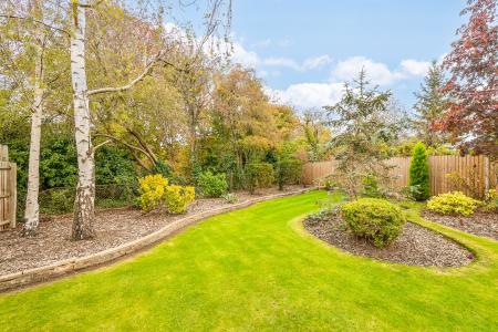 5 bedroom Detached house for sale in Parkstone Close, Bedford, MK41