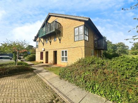 1 bedroom Duplex for sale in Ramsthorn Grove, Milton Keynes, MK7