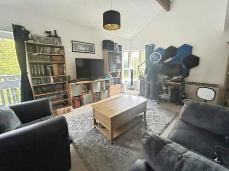 1 bedroom Duplex for sale in Ramsthorn Grove, Milton Keynes, MK7