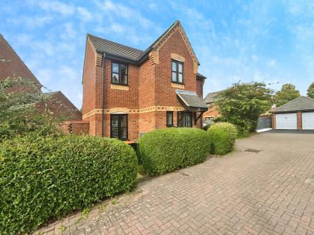 3 bedroom Detached house for sale in St Helens Grove, Milton Keynes, MK10