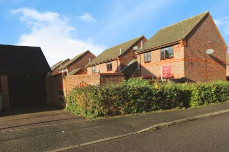 3 bedroom Detached house for sale in Sweetlands Corner, Milton Keynes, MK7