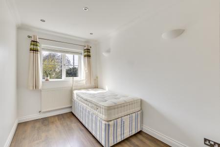 4 bedroom Detached house to let in Airedale Close, Flitwick, MK45