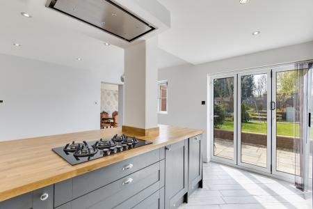 4 bedroom Detached house to let in Airedale Close, Flitwick, MK45