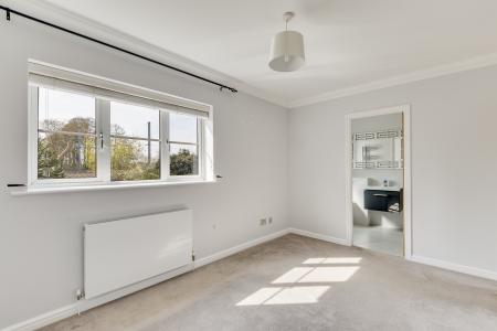 4 bedroom Detached house to let in Airedale Close, Flitwick, MK45