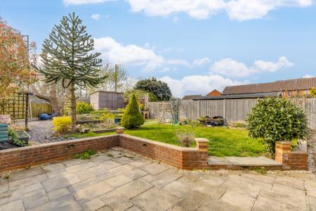 4 bedroom Detached house to let in Airedale Close, Flitwick, MK45