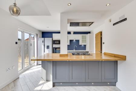 4 bedroom Detached house to let in Airedale Close, Flitwick, MK45