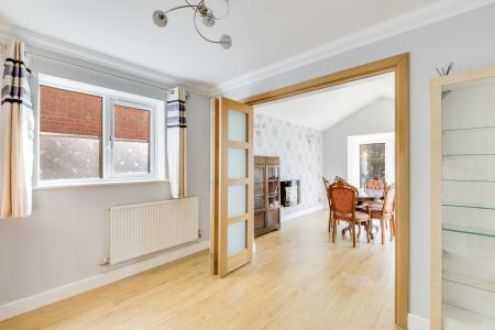 4 bedroom Detached house to let in Airedale Close, Flitwick, MK45