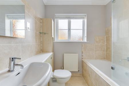 4 bedroom Detached house to let in Airedale Close, Flitwick, MK45