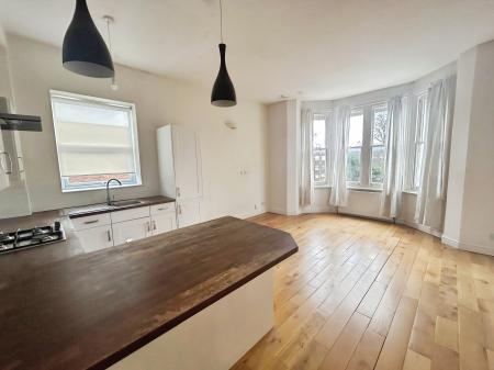 2 bedroom Flat for sale in Dynevor Road, Bedford, MK40