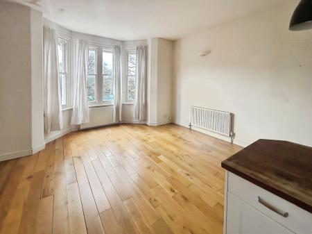 2 bedroom Flat for sale in Dynevor Road, Bedford, MK40