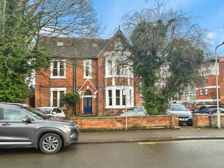 2 bedroom Flat for sale in Dynevor Road, Bedford, MK40