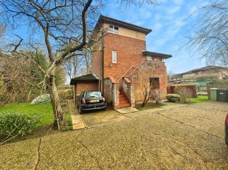 2 bedroom Duplex for sale in Illingworth Place, Milton Keynes, MK6