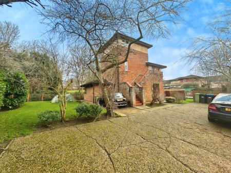 2 bedroom Duplex for sale in Illingworth Place, Milton Keynes, MK6