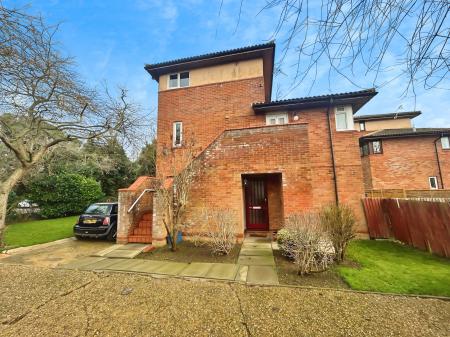 2 bedroom Duplex for sale in Illingworth Place, Milton Keynes, MK6