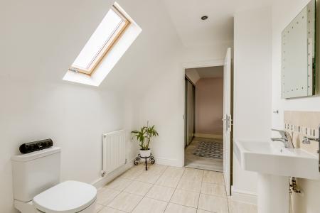 5 bedroom Detached house for sale in Crispin Drive, Bedford, MK41