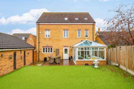 5 bedroom Detached house for sale in Crispin Drive, Bedford, MK41