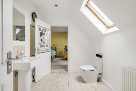 5 bedroom Detached house for sale in Crispin Drive, Bedford, MK41