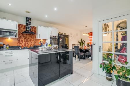 5 bedroom Detached house for sale in Crispin Drive, Bedford, MK41