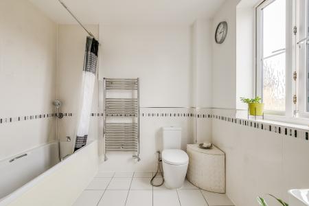 5 bedroom Detached house for sale in Crispin Drive, Bedford, MK41