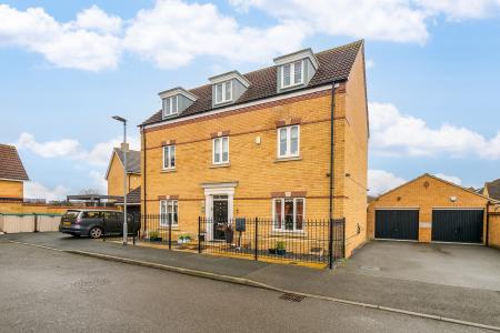 5 bedroom Detached house for sale in Crispin Drive, Bedford, MK41
