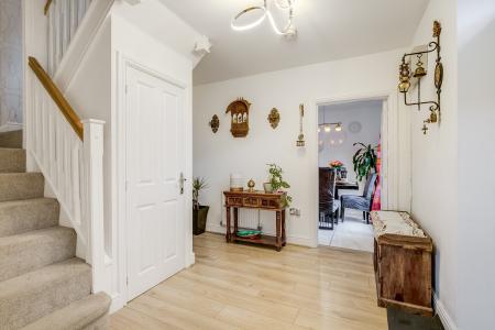 5 bedroom Detached house for sale in Crispin Drive, Bedford, MK41