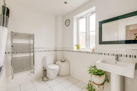 5 bedroom Detached house for sale in Crispin Drive, Bedford, MK41