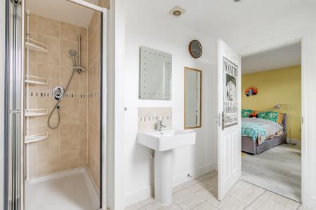 5 bedroom Detached house for sale in Crispin Drive, Bedford, MK41