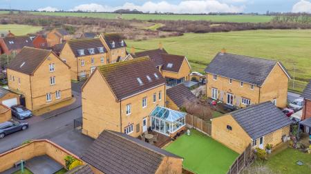 5 bedroom Detached house for sale in Crispin Drive, Bedford, MK41