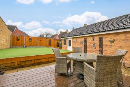 5 bedroom Detached house for sale in Crispin Drive, Bedford, MK41