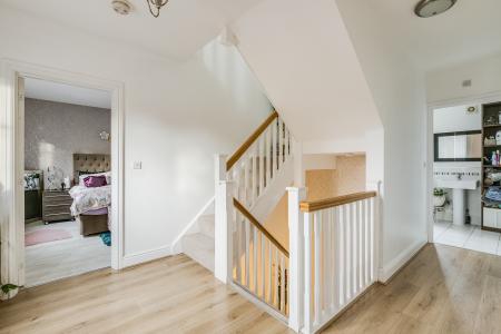 5 bedroom Detached house for sale in Crispin Drive, Bedford, MK41