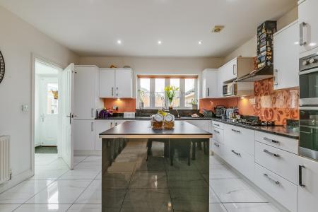 5 bedroom Detached house for sale in Crispin Drive, Bedford, MK41