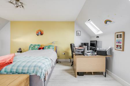 5 bedroom Detached house for sale in Crispin Drive, Bedford, MK41