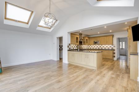 5 bedroom Detached house for sale in Abbeydore Grove, Milton Keynes, MK10