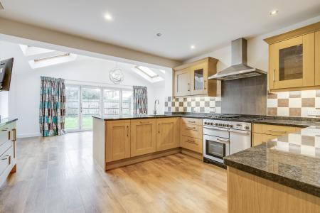5 bedroom Detached house for sale in Abbeydore Grove, Milton Keynes, MK10