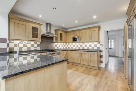 5 bedroom Detached house for sale in Abbeydore Grove, Milton Keynes, MK10