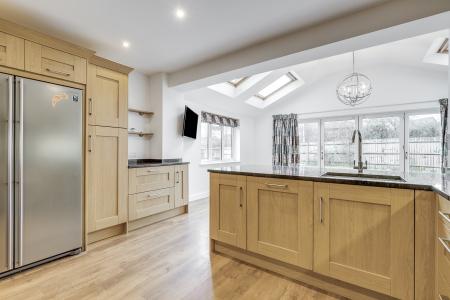 5 bedroom Detached house for sale in Abbeydore Grove, Milton Keynes, MK10