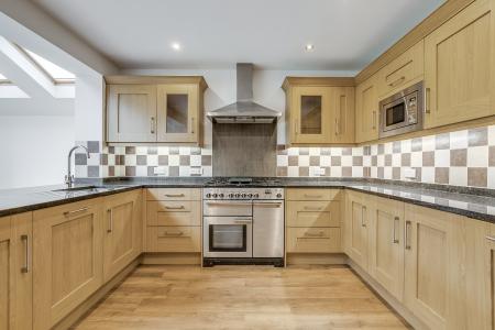 5 bedroom Detached house for sale in Abbeydore Grove, Milton Keynes, MK10