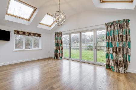 5 bedroom Detached house for sale in Abbeydore Grove, Milton Keynes, MK10