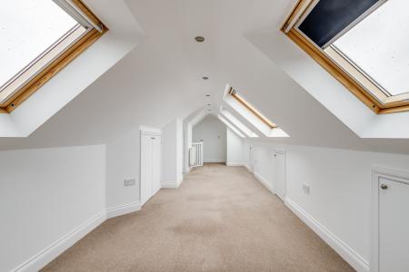 5 bedroom Detached house for sale in Abbeydore Grove, Milton Keynes, MK10