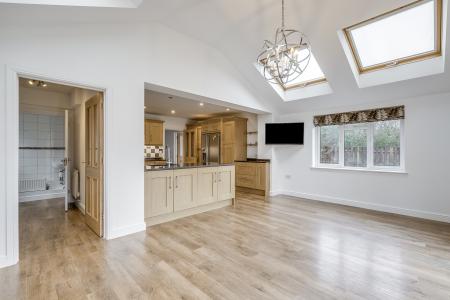 5 bedroom Detached house for sale in Abbeydore Grove, Milton Keynes, MK10
