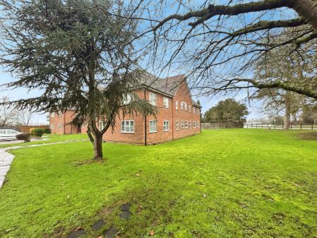 2 bedroom Flat for sale in Russet Close, Bedford, MK43