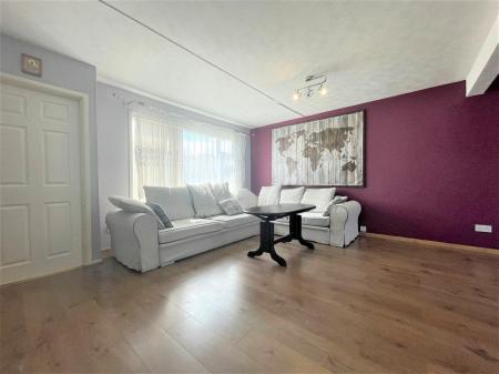 3 bedroom Semi-detached house to let in Welbourne Gardens, Bedford, MK42
