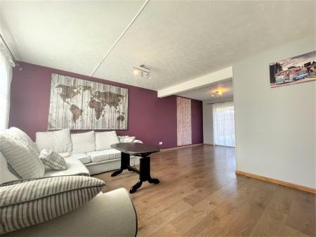 3 bedroom Semi-detached house to let in Welbourne Gardens, Bedford, MK42
