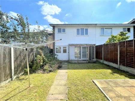 3 bedroom Semi-detached house to let in Welbourne Gardens, Bedford, MK42