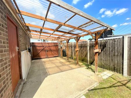 3 bedroom Semi-detached house to let in Welbourne Gardens, Bedford, MK42