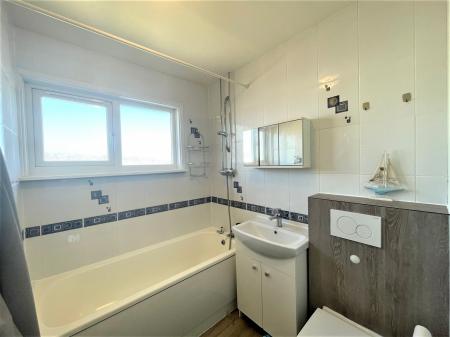 3 bedroom Semi-detached house to let in Welbourne Gardens, Bedford, MK42
