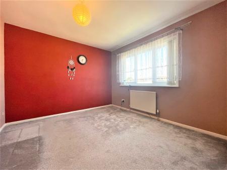 3 bedroom Semi-detached house to let in Welbourne Gardens, Bedford, MK42